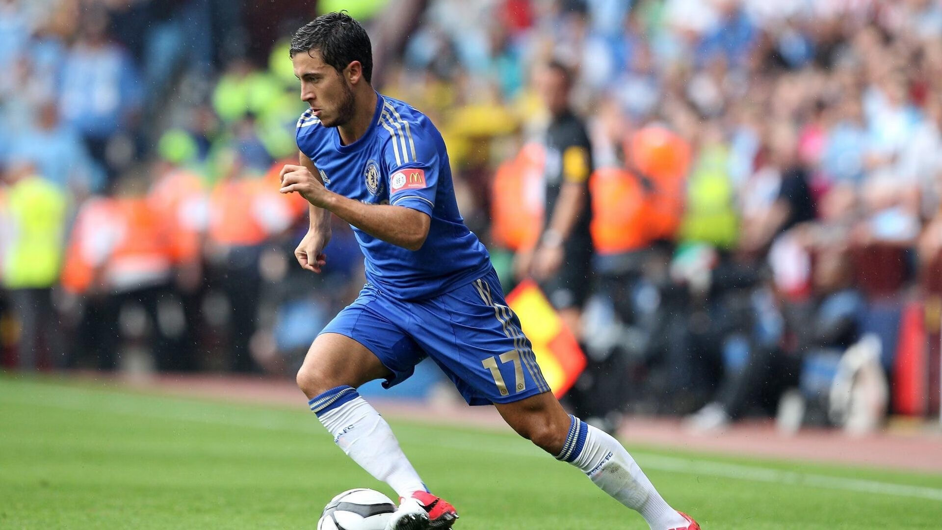 国足长传与短传比赛控制能力对比，足球长传球视频